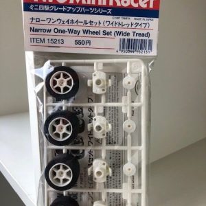 15213 cerchi differenziali bianco con gomme reston