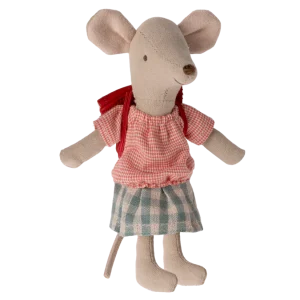 Sorella maggiore con zaino rosso